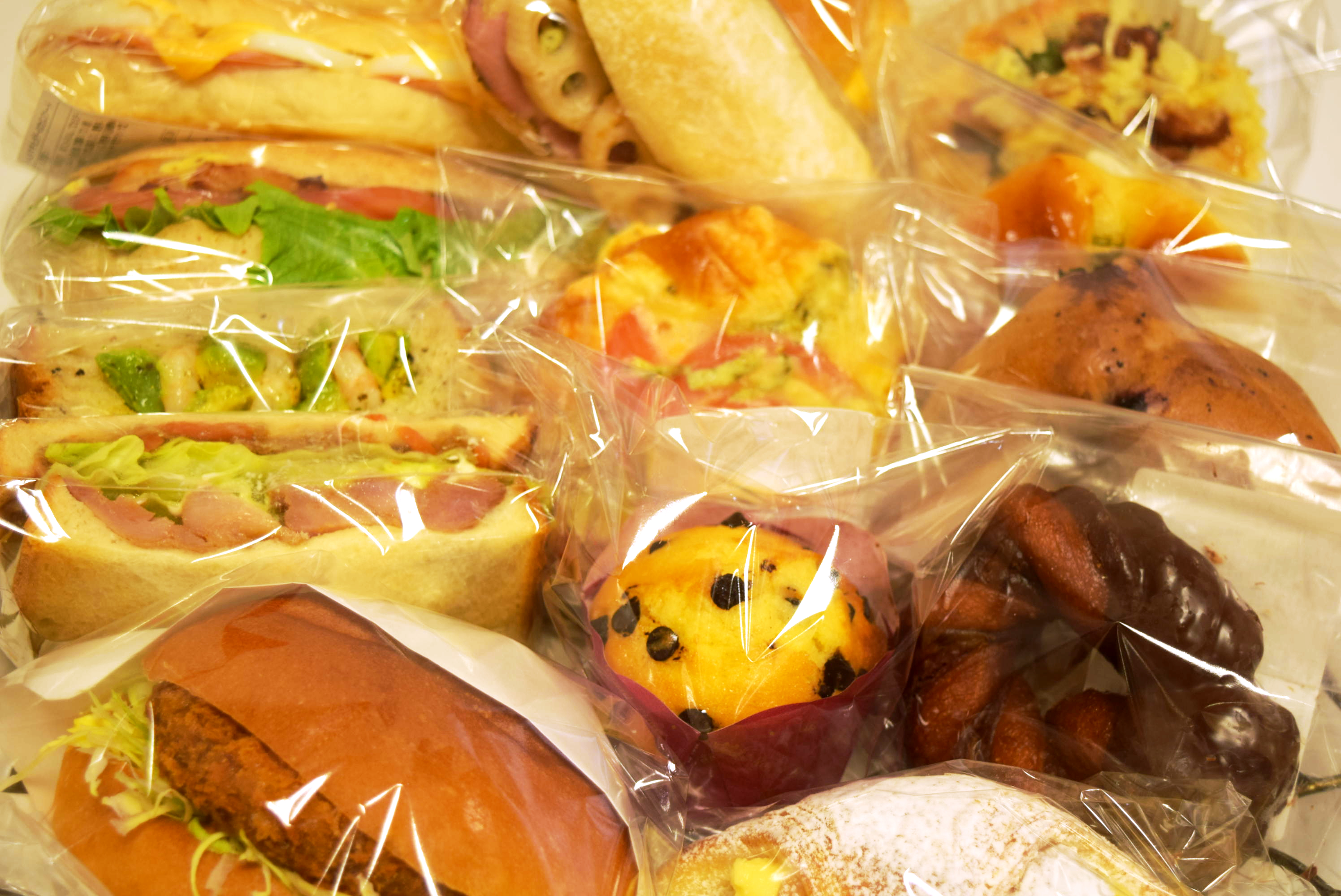 焼きたてパンの写真