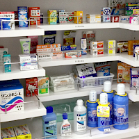 OTC医薬品棚の写真